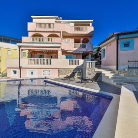 Apartmanok A Tenger Mellett Medencével Razanj, Rogoznica - 9723 Ražanj