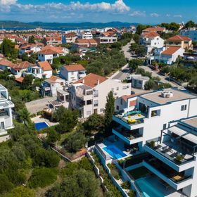 Apartmanok Családok Részére Medencével Murter - 22942