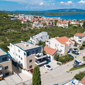 Apartmanok Családok Részére Medencével Murter - 22942