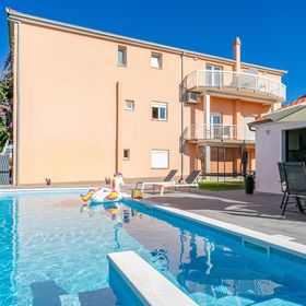 Apartmanok Medencével Kastel Luksic, Kastela - 22983 Kaštel Lukšić