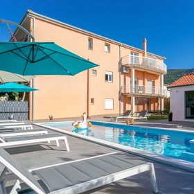 Apartmanok Medencével Kastel Luksic, Kastela - 22983 Kaštel Lukšić