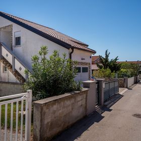 Apartmanok Parkolóhellyel Vir - 23044