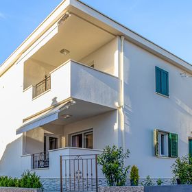 Apartmanok Parkolóhellyel Okrug Gornji, Ciovo - 23151 Okrug Gornji