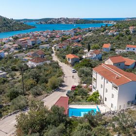 Apartmanok Családok Részére Medencével Stupin Celine, Rogoznica - 23257 Stupin Čeline