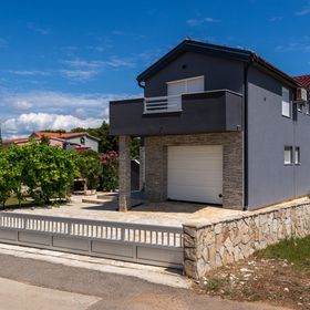 Apartmanok Parkolóhellyel Vir - 23333