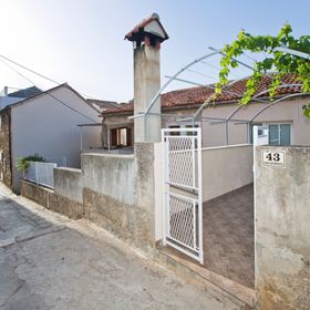 Apartmanok Parkolóhellyel Hvar - 23410