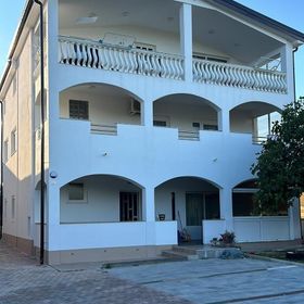 Apartmanok Parkolóhellyel Vir - 23444