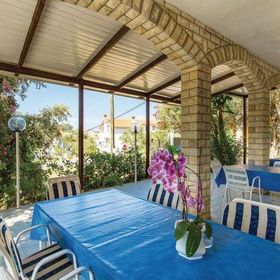 Apartmanok és Szobák Parkolóhellyel Banjol, Rab - 23468 Banjol