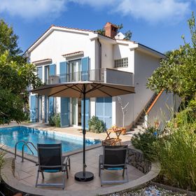 Apartmanok Családok Részére Medencével Njivice, Krk - 23547 Njivice