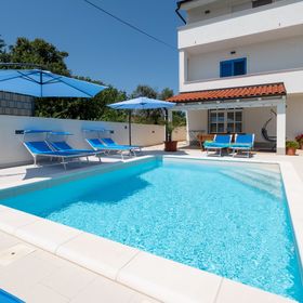 Apartmanok Családok Részére Medencével Privlaka, Zadar - 23555 Privlaka