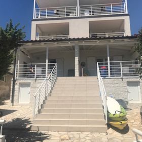 Apartments Neno Karlobag