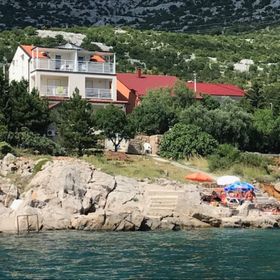 Apartments Neno Karlobag