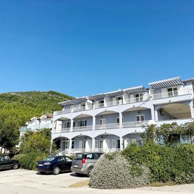 Apartments Tomo Zaostrog