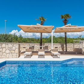 Apartments Tomo Novalja