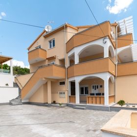 Apartments Lux 1 Marina