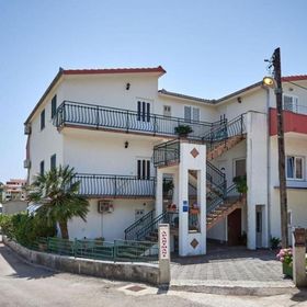 Apartment Mare Seget Vranjica