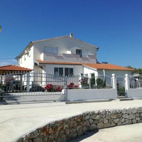 Apartments Let Sukosan