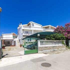 Apartment Malaga Tribunj