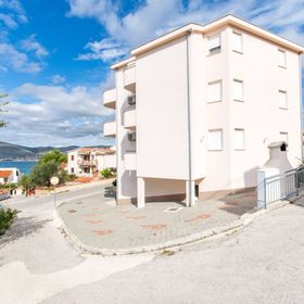 Apartment Slavica Okrug Gornji