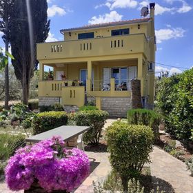 Apartment Brane Sutomiscica