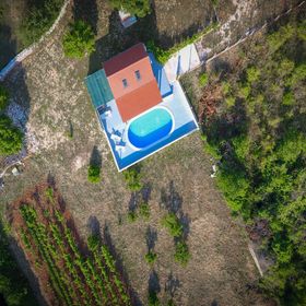 House Baras garden Mirca