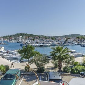 House Blue Island Jezera