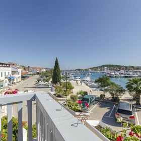 House Blue Island Jezera