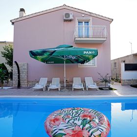 House TaGo Kastel Luksic