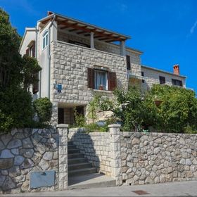 Apartment Josip Postira