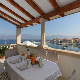 Apartment Josip Postira