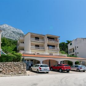 Apartments Nada Brela