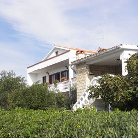 Apartments Pere Povljana