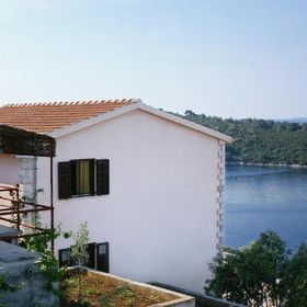 Apartments Mari Karbuni