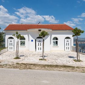 Apartments Anto Okrug Donji