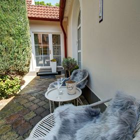 DOMEČEK u zámeckého parku