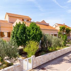 Apartments Željko Račišće