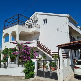 Apartment Lilac Arbanija