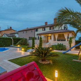 Villa Anabel s bazenom i whirlpool-om Kastelir II