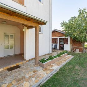 Apartments Tanja Pakostane