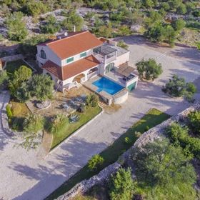 House Stone&Olive Marina