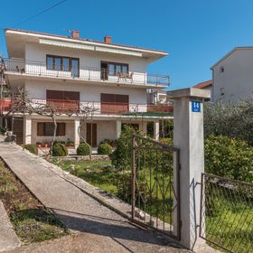 Apartment Domi Okrug Gornji