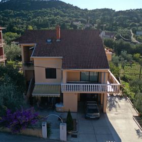 Apartment Gašpe Sutomiscica