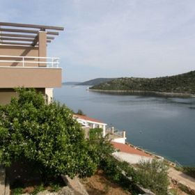 Apartments Ljubi Vinisce