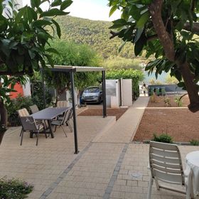 Apartments Neve Grebastica