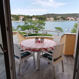 Apartments Marijan Veli Rat