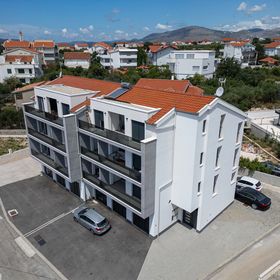 Apartments Diva Okrug Gornji