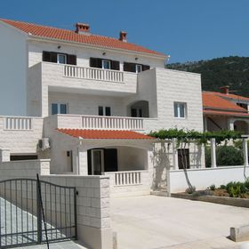 Apartment Nikola M Bol