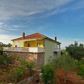 Apartment Mili Sutomiscica