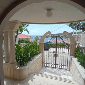 Apartments and Room Anita Sumartin