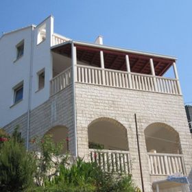 Apartments Mira Pucisca